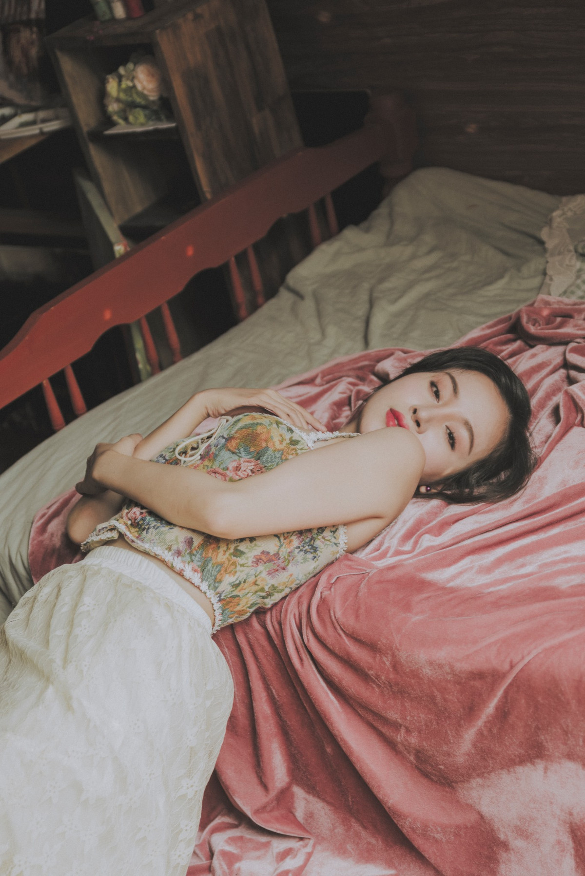 Để thêm khẳng định cho điều mình nói là sự thật, bà Tưng mới đây đã tung hẳn bộ ảnh nàng thơ khiến dân tình "ná thở".