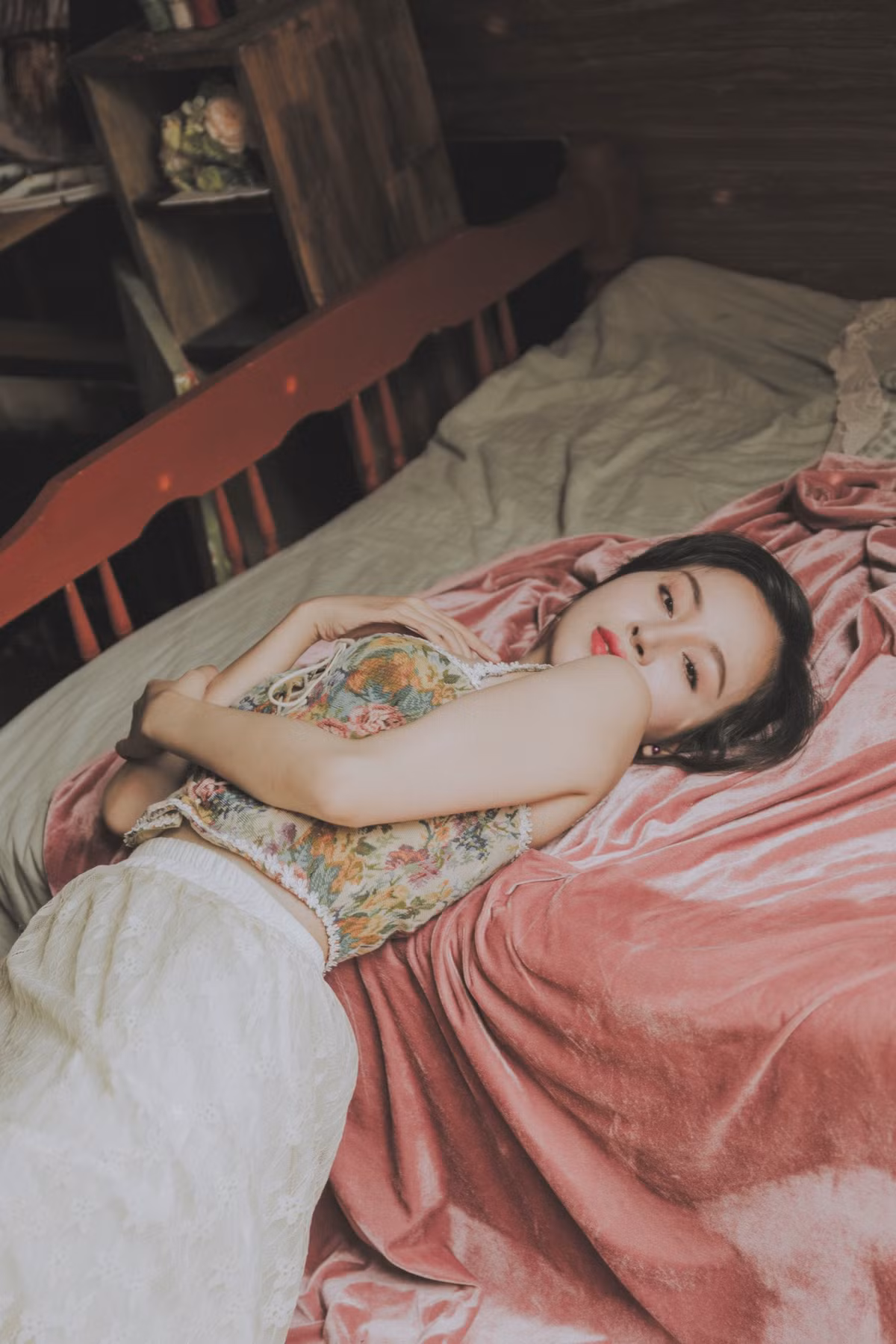 Để thêm khẳng định cho điều mình nói là sự thật, bà Tưng mới đây đã tung hẳn bộ ảnh nàng thơ khiến dân tình "ná thở".