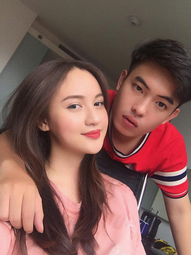 Thậm chí trong nhiều hình ảnh chụp chung với con dâu tương lai, nhiều người nghĩ Mai Tây và cô Thuỷ bằng vai phải lứa hoặc hơn vài tuổi là cùng.