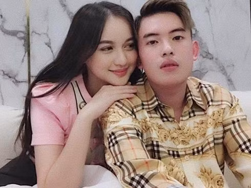 Tháng đầu năm 2021, gia đình bồ Mai Tây dọn về căn biệt thự mới ở khu nhà giàu. Giá các căn biệt thự ở khu vực này được niêm yết trên website dự án thấp nhất là 7 tỷ cho đến 20 tỷ/ căn tùy diện tích và vị trí.