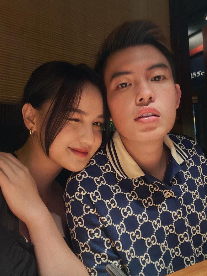 Đáng chú ý, Mai Tây không ít lần hé lộ vài góc không gian sống siêu sang của gia đình bồ thiếu gia.