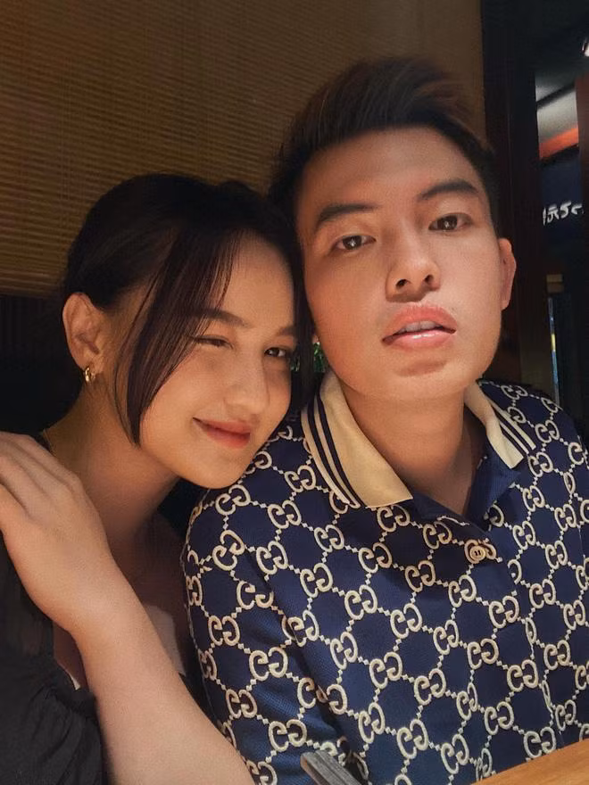 Đáng chú ý, Mai Tây không ít lần hé lộ vài góc không gian sống siêu sang của gia đình bồ thiếu gia.