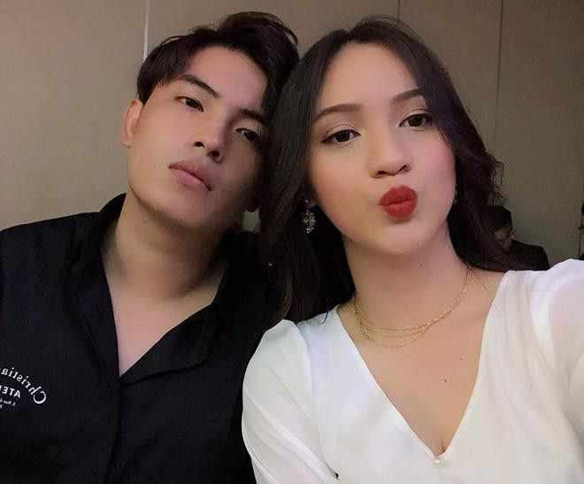 Sau một khoảng thời gian yêu nhau nồng thắm, Mai Tây đã dọn về chung sống với gia đình bạn trai. Cô nàng cũng thường xuyên lên sóng những story được mọi người yêu thương, chăm chút hết mực.