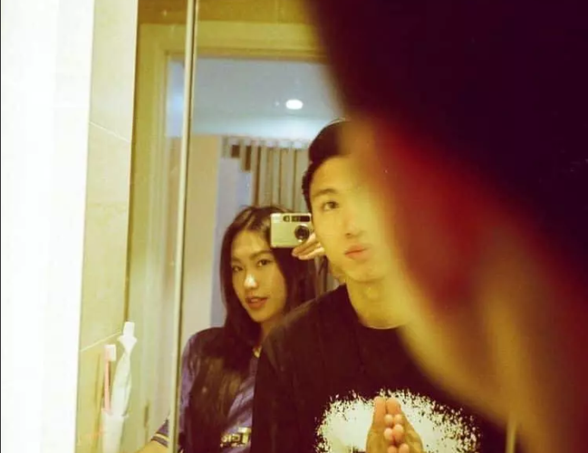 Từ hình ảnh chụp ở vùng quê, mọi người đồn đoán Đoàn Văn Hậu đưa Doãn Hải My về quê hương Thái Bình để ra mắt gia đình. Tuy nhiên, cả hai chưa phản hồi về tin này.