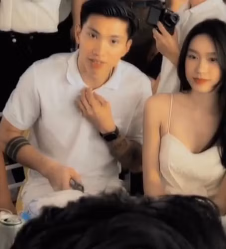 Văn Hậu liên tục tung ảnh tình tứ sau xác nhận yêu Hải My.