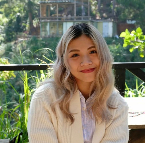 "Trong bài đó không những đề cập đến việc bạn Khôi mà còn đề cập đến việc môn Sử và bên cạnh đó là 1 số thông tin khác và nhắm đến ngôi trường Lê Hồng Phong. Lúc đó em rất bất ngờ, không biết xử lý thế nào vì mới chỉ 17-18 tuổi thôi. Thật ra nó bùng phát lớn hơn khi em nổi lên từ chương trình Đường lên đỉnh Olympia", Lan Thy chia sẻ.