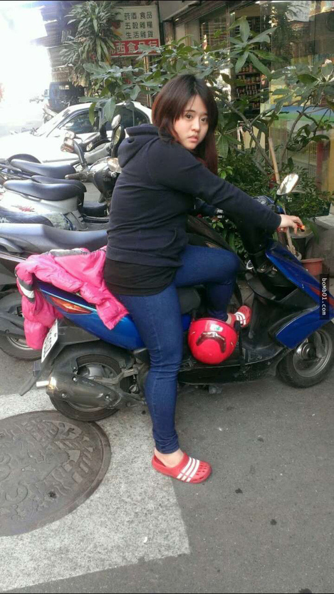 Câu nói thẳng thắn đến phũ phàng này làm nữ Tiểu Uyên tổn thương không ít. Ban đầu cô nàng stress đến độ ăn như phát cuồng. Tuy nhiên sau khi bình tĩnh lại, cô đã chọn cách làm khác, đó chính là giảm liền một phát hơn 20kg để anh bạn trai trước kia phải hối hận.