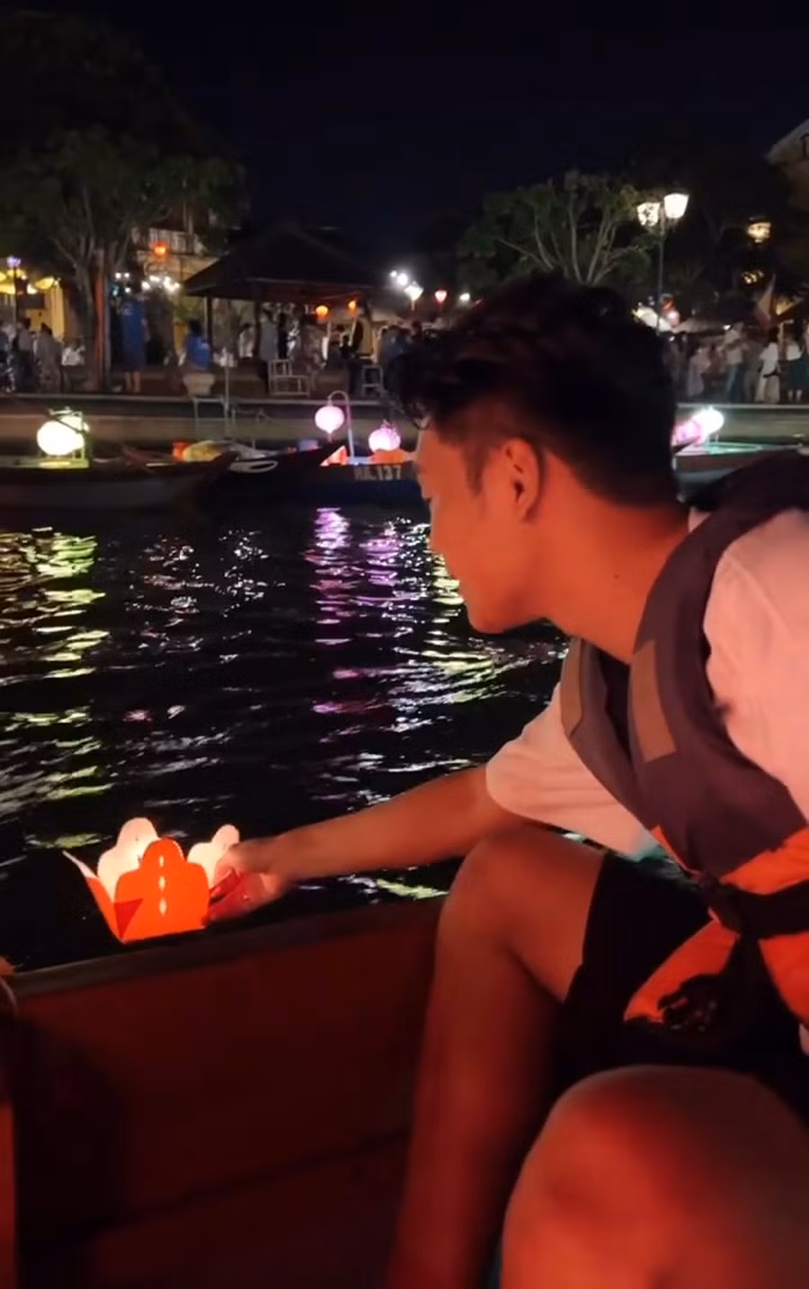 Hậu đám cưới, vòng hai của Tố Uyên được nhiều người chú ý nhưng cô không đăng ảnh bikini dù vui chơi ở biển.