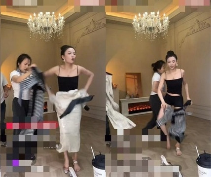 Với số lượng quần áo khổng lồ cần bán, cô nàng cởi quần áo ngoài trước máy quay và nhanh chóng mặc quần áo tiếp theo, giống như một giá treo quần áo di động vậy.