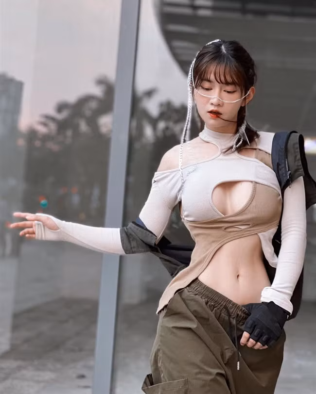 Lê Bống (tên thật là Lê Xuân Anh, sinh năm 1995) là cái tên quá quen thuộc với giới trẻ Việt, đặc biệt với những ai yêu thích TikTok.