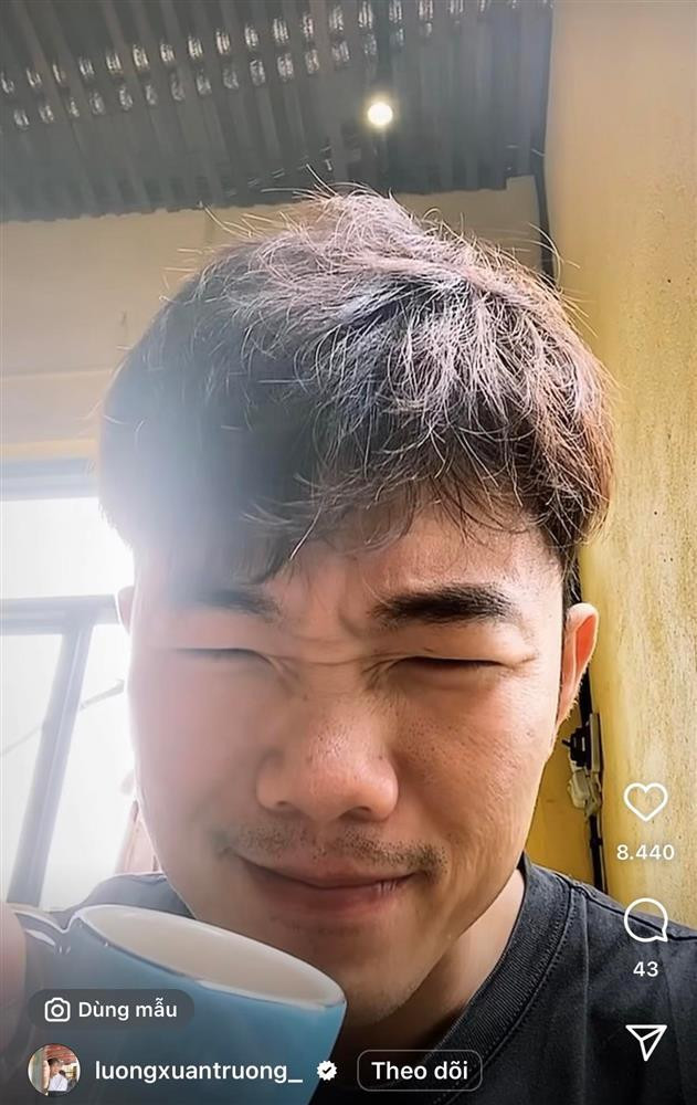 Lần xuất hiện này cầu thủ Lương Xuân Trường gây chú ý đặc biệt với diện mạo ngày càng khác lạ.