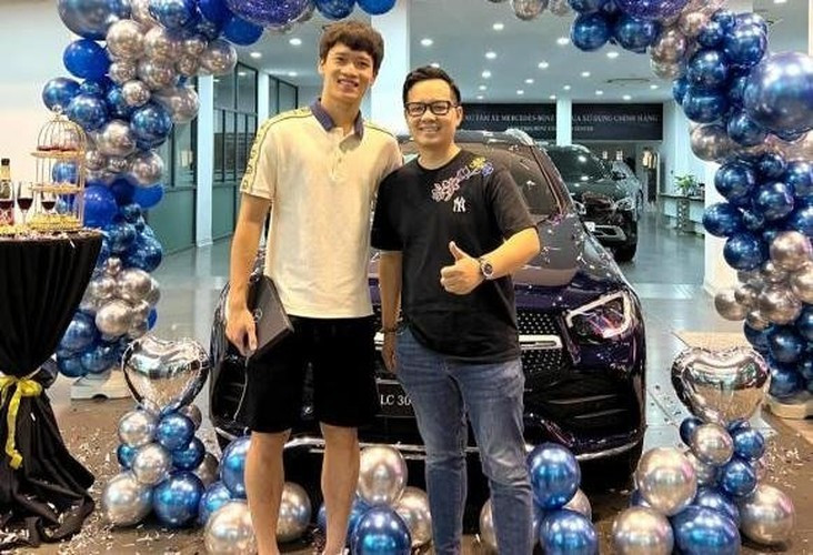 Với tài năng của mình, Hoàng Đức thường xuyên "ăn cơm tuyển" và là trụ cột chính của cả câu lạc bộ lẫn đội tuyển quốc gia.