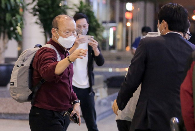 Hanh trinh di chuyen cua HLV Park Hang-seo truoc khi tro lai Viet Nam