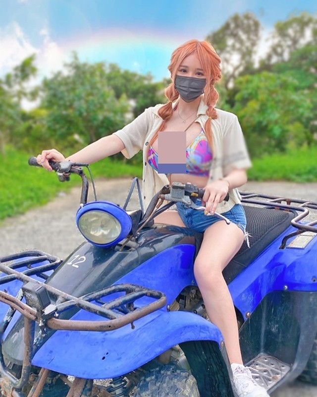 Hot girl xinh đẹp mặc ngắn cũn cỡn khi đi siêu thị.