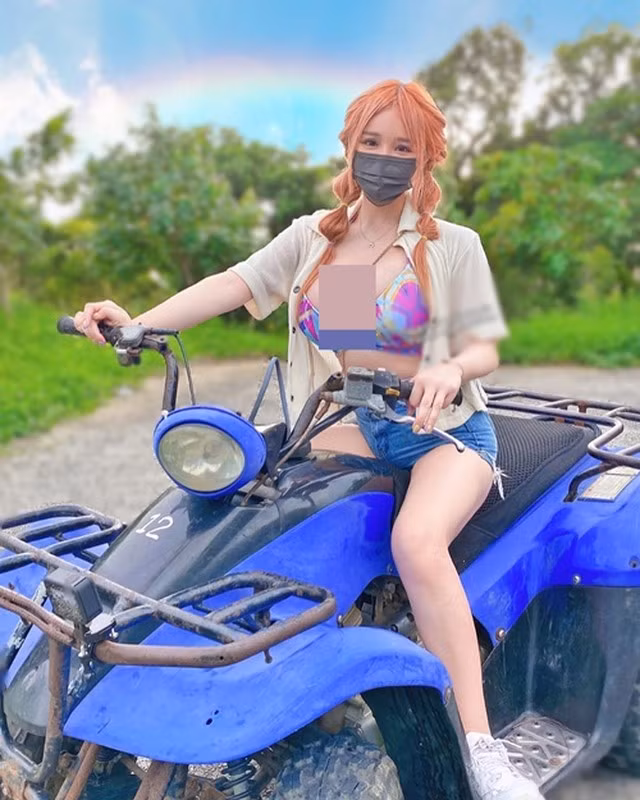 Hot girl xinh đẹp mặc ngắn cũn cỡn khi đi siêu thị.