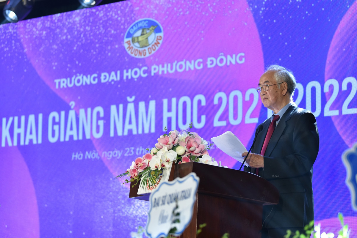 Sinh vien DH Phuong Dong du khai giang truc tuyen day soi dong