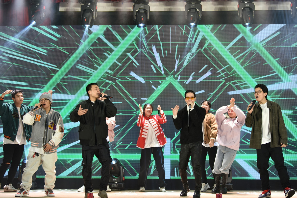 Sinh vien DH Phuong Dong du khai giang truc tuyen day soi dong-Hinh-6