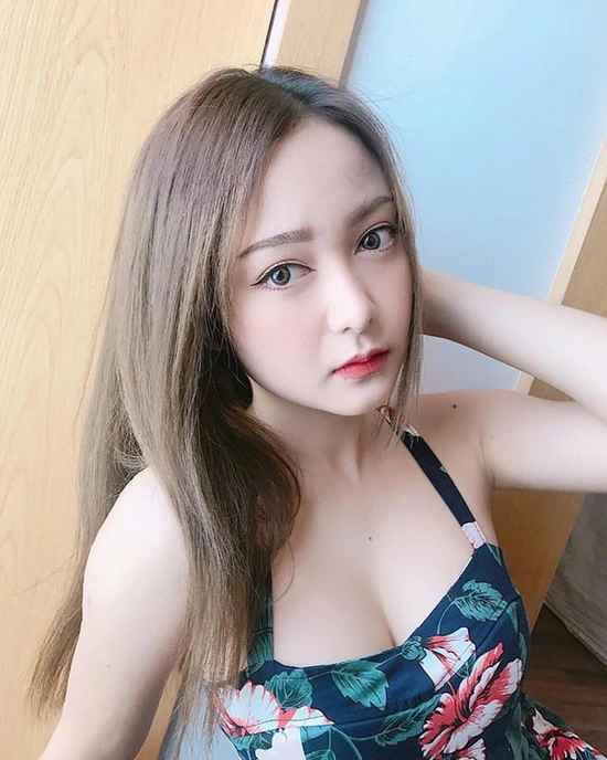 Mọi chia sẻ trên mạng xã hội đều rất ngọt ngào như: "Cuộc sống thật tuyệt", "Tôi là cô gái ngọt ngào như màu hồng"...