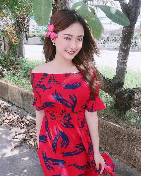 Tuy nhiên, hiếm khi thấy Pornsawan Phusua diện bikini khoe dáng hay ăn mặc quá táo bạo. Nàng hot girl xứ chùa Vàng chỉ gợi cảm vừa đủ.