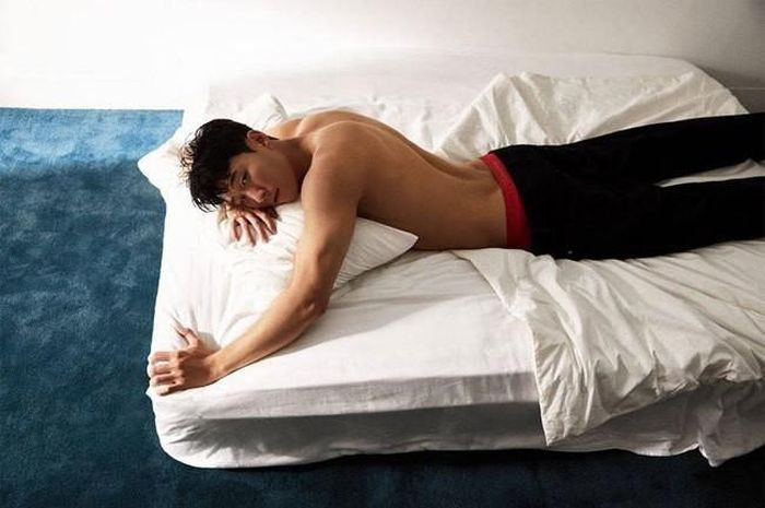 Trong khi các fan không ngớt xuýt xoa vẻ ngoài điển trai, thân hình săn chắc của Son, đồng đội ở Tottenham không bỏ qua cơ hội trêu đùa anh khi làm người mẫu đồ lót.