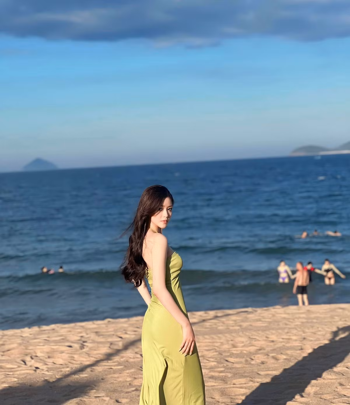 Được biết, cô gái trong ảnh tên là Đặng Thanh Ngân, sinh năm 1999, từng học ở Đại học Cần Thơ.