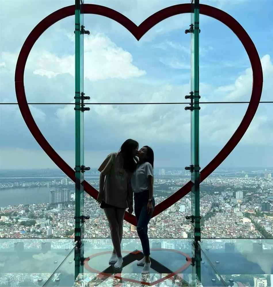 Thời gian bên chị dâu tương lai không quá nhiều song cũng đủ để Thanh Giang cảm nhận ít nhiều về Yến Xuân.