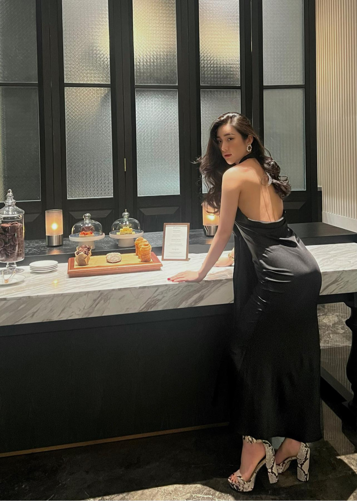 Ở ngoài đời, phong cách của cô nàng vừa quyến rũ vừa táo bạo.