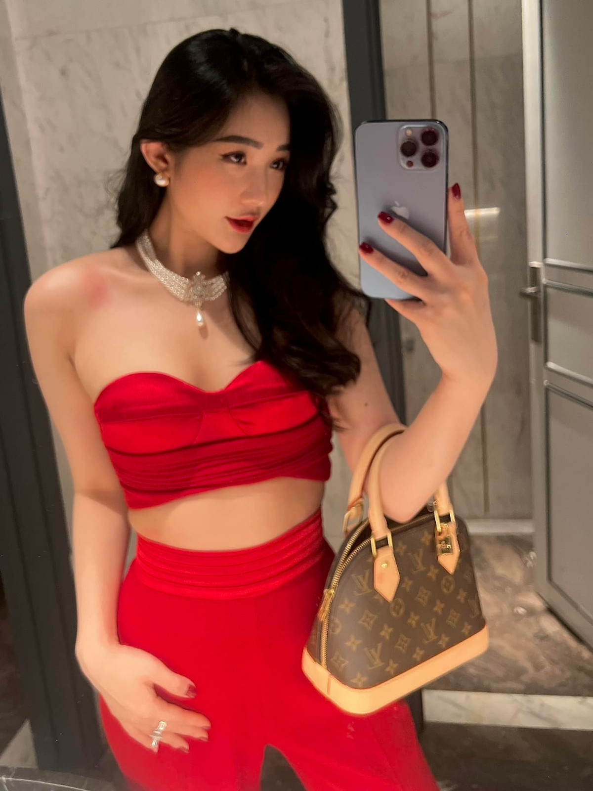 Ngoài kinh doanh lĩnh vực spa và làm đẹp, người đẹp phòng gym Huyền Trân còn hoạt động với vai trò là người mẫu tự do.