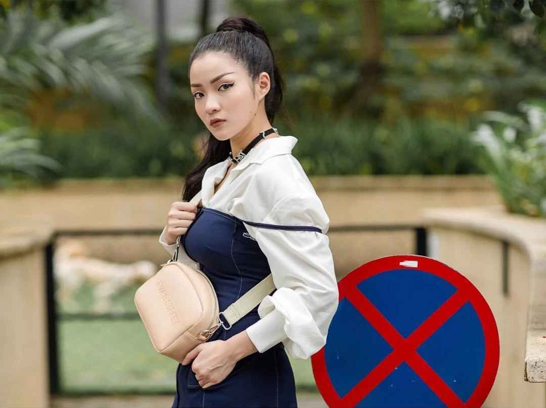 Hình ảnh doanh nhân Thủy Top khiến người hâm mộ tò mò. Hiện ở độ U40, cô vẫn giữ được vóc dáng xinh gợi cảm và gương mặt xinh đẹp.