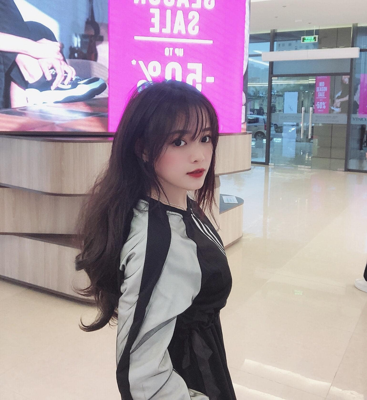 Bên cạnh công việc streamer, Min Chang còn đang là quản lý “mát tay” cho nhiều idol, streamer trẻ. Cô không ngần ngại giúp đỡ và hỗ trợ cho những ai thật sự yêu thích và mong muốn theo đuổi công việc này.