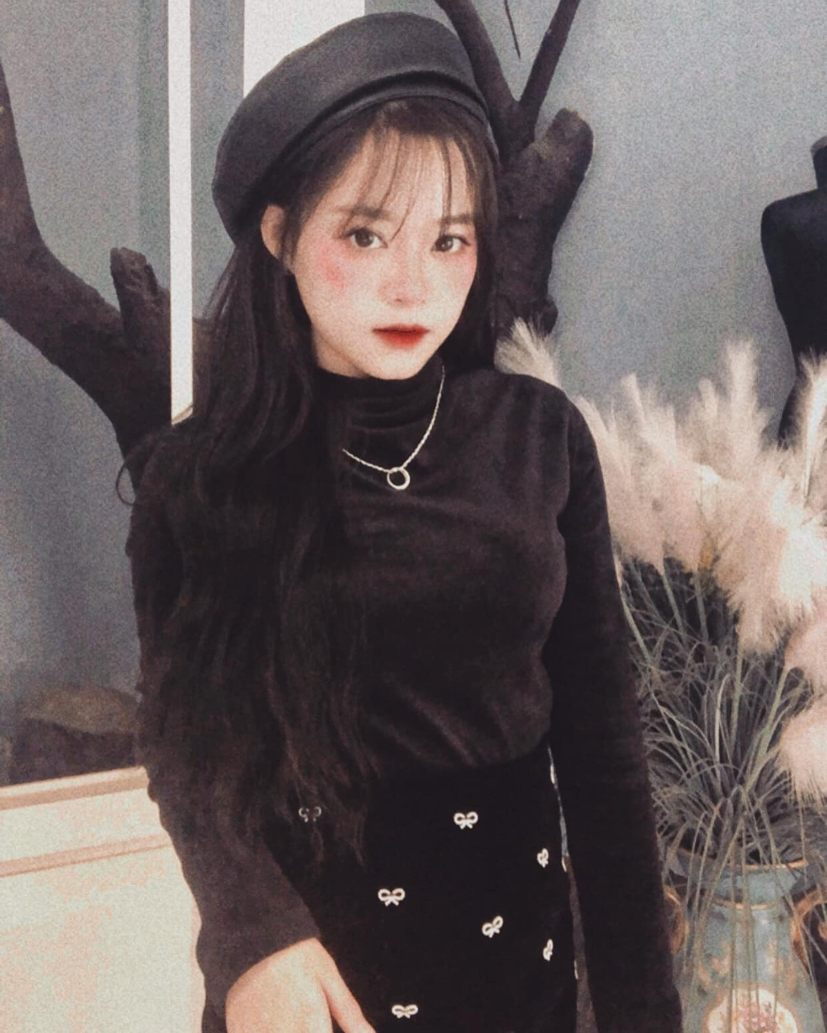 Bắt đầu với sự nghiệp streamer từ sớm, Min Chang chia sẻ về cơ duyên khi đến với nghề: “Đến khi vào đại học, được một người chị ngỏ lời giúp đỡ trở thành streamer, mình ngay lập tức đồng ý mà không nghĩ ngợi. Sau này nghĩ lại có lẽ lúc đó nghề streamer đã chọn mình để gắn bó rồi”.