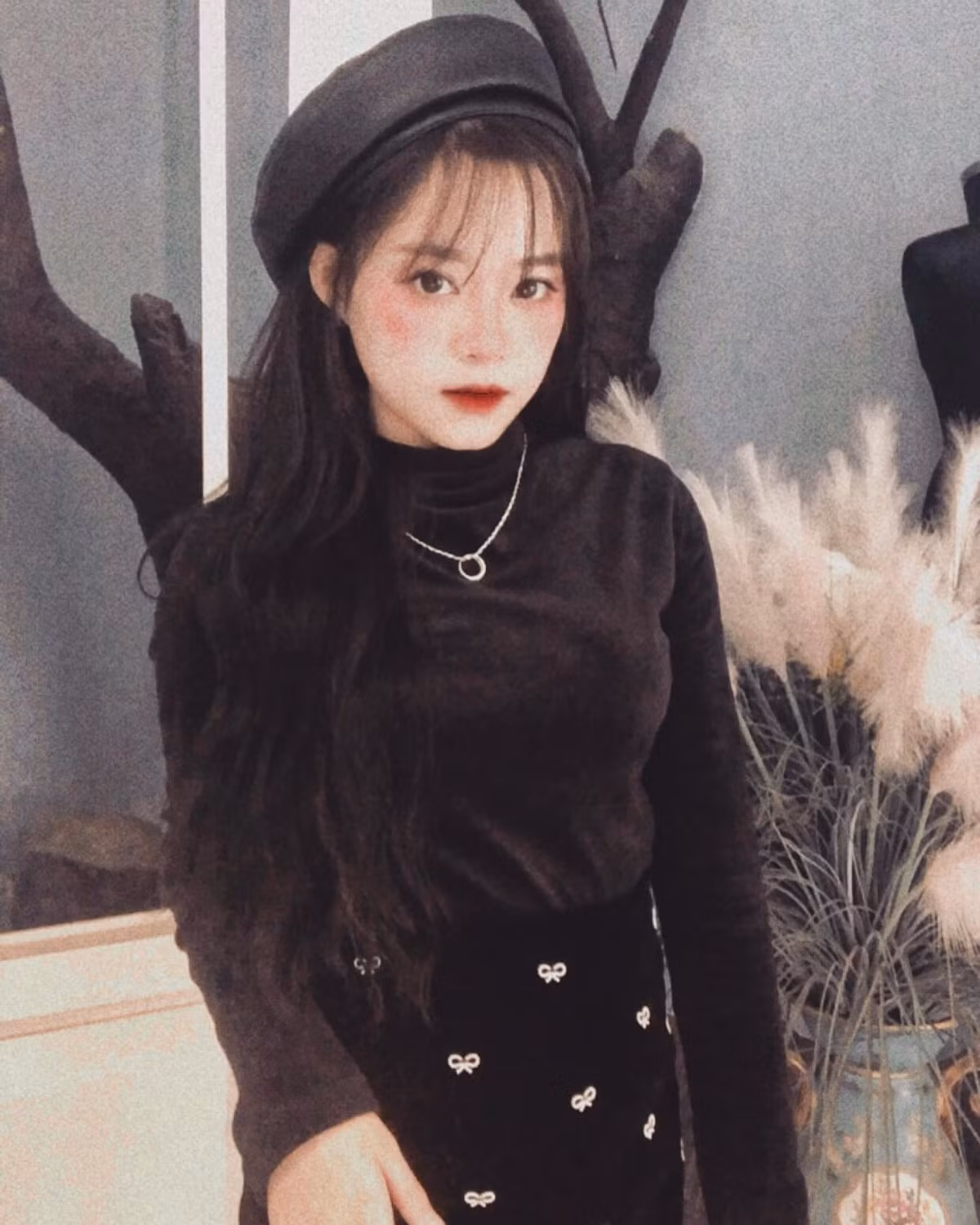 Bắt đầu với sự nghiệp streamer từ sớm, Min Chang chia sẻ về cơ duyên khi đến với nghề: “Đến khi vào đại học, được một người chị ngỏ lời giúp đỡ trở thành streamer, mình ngay lập tức đồng ý mà không nghĩ ngợi. Sau này nghĩ lại có lẽ lúc đó nghề streamer đã chọn mình để gắn bó rồi”.