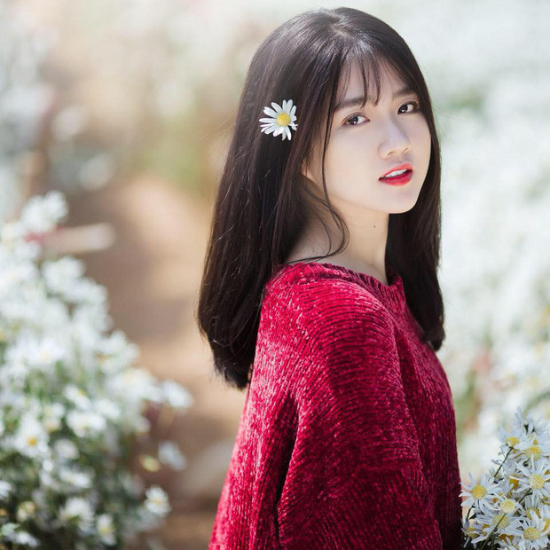 Tuy nhiên, ít ai biết rằng ẩn sau vẻ ngoài bánh bèo, dễ thương kia, hot girl trà sữa Kiều Trinh lại là game thủ vô cùng xuất sắc với kĩ năng thao tác tuyệt vời.