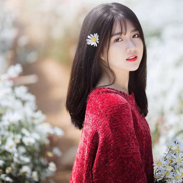 Tuy nhiên, ít ai biết rằng ẩn sau vẻ ngoài bánh bèo, dễ thương kia, hot girl trà sữa Kiều Trinh lại là game thủ vô cùng xuất sắc với kĩ năng thao tác tuyệt vời.