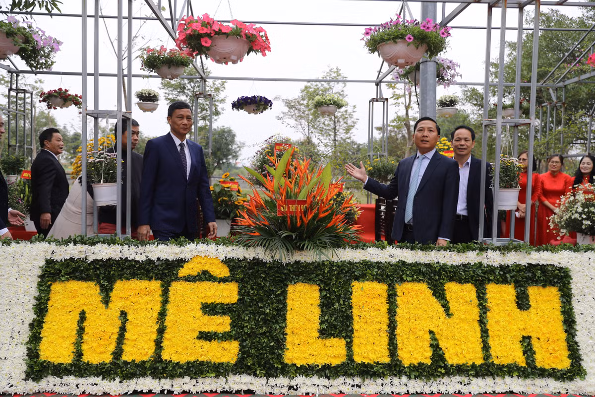 Điểm nhấn của lễ hội hoa là con đường trái tim, dài 20m, được trang trí 100% hoa hồng với sự tương tác của nghệ thuật ánh sáng.