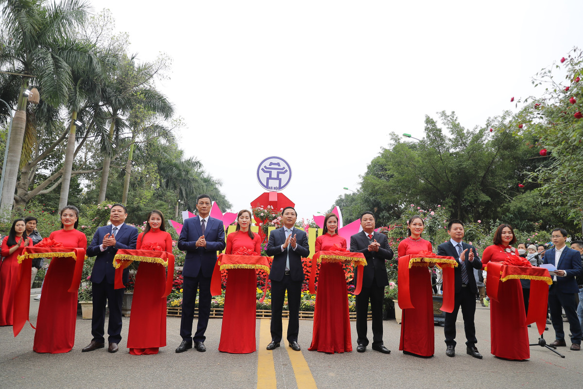  Lễ hội hoa Mê Linh năm 2022 được tổ chức trong khuôn viên Đền Hai Bà Trưng, có chủ đề "Mê Linh rực rỡ sắc hoa". Đây cũng là năm đầu tiên, "vựa hoa" lớn thứ 2 của Hà Nội tổ chức sự kiện này.