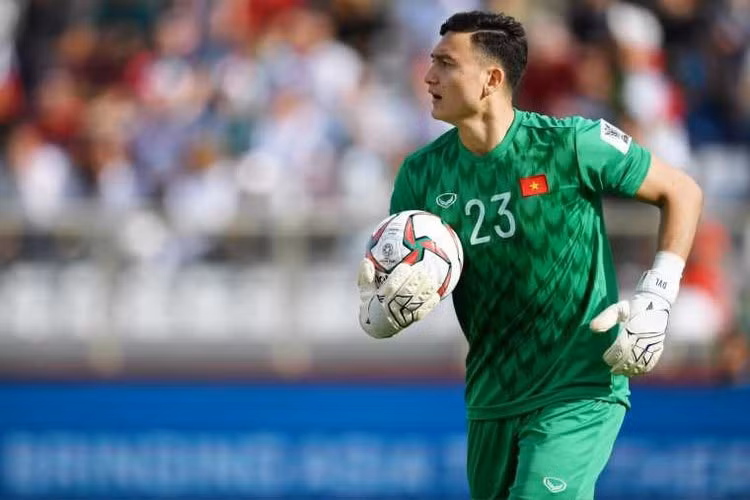 Hiện phía Văn Lâm và phía CLB Bình Định chưa có bất cứ phản hồi nào về tin đồn trên. Nhưng nếu đây là sự thật, hẳn người hâm mộ sẽ rất vui mừng bởi sau bao năm lại thấy Lâm Tây khoác áo cho một CLB của quê hương.