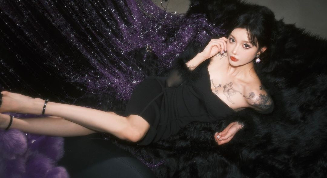 Theo dõi trang cá nhân của Kiligkira có thể thấy cô có gu ăn vận đa dạng khi thì quyến rũ khi thì năng động, thể thao.