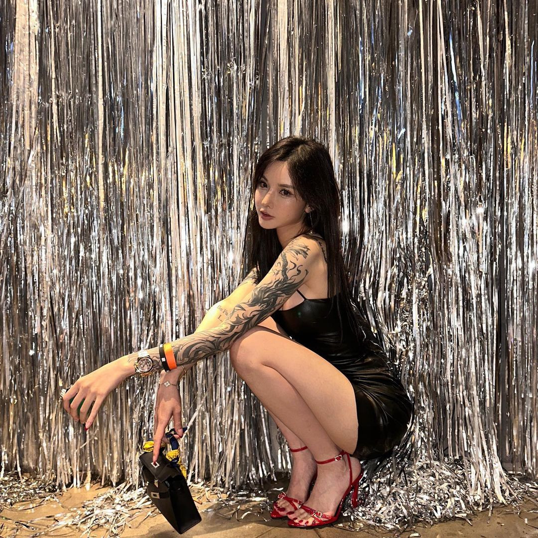 Kiligkira có chiều cao ấn tượng, tỷ lệ vóc dáng đẹp nên mặc gì cũng nổi bật.