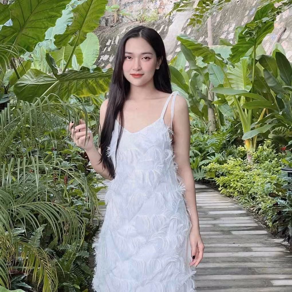 Hoạt động trong lĩnh vực người mẫu ảnh, cô nàng gốc Đắk Lắk biết cách lựa chọn những trang phục phù hợp với định hướng thời trang của mình.