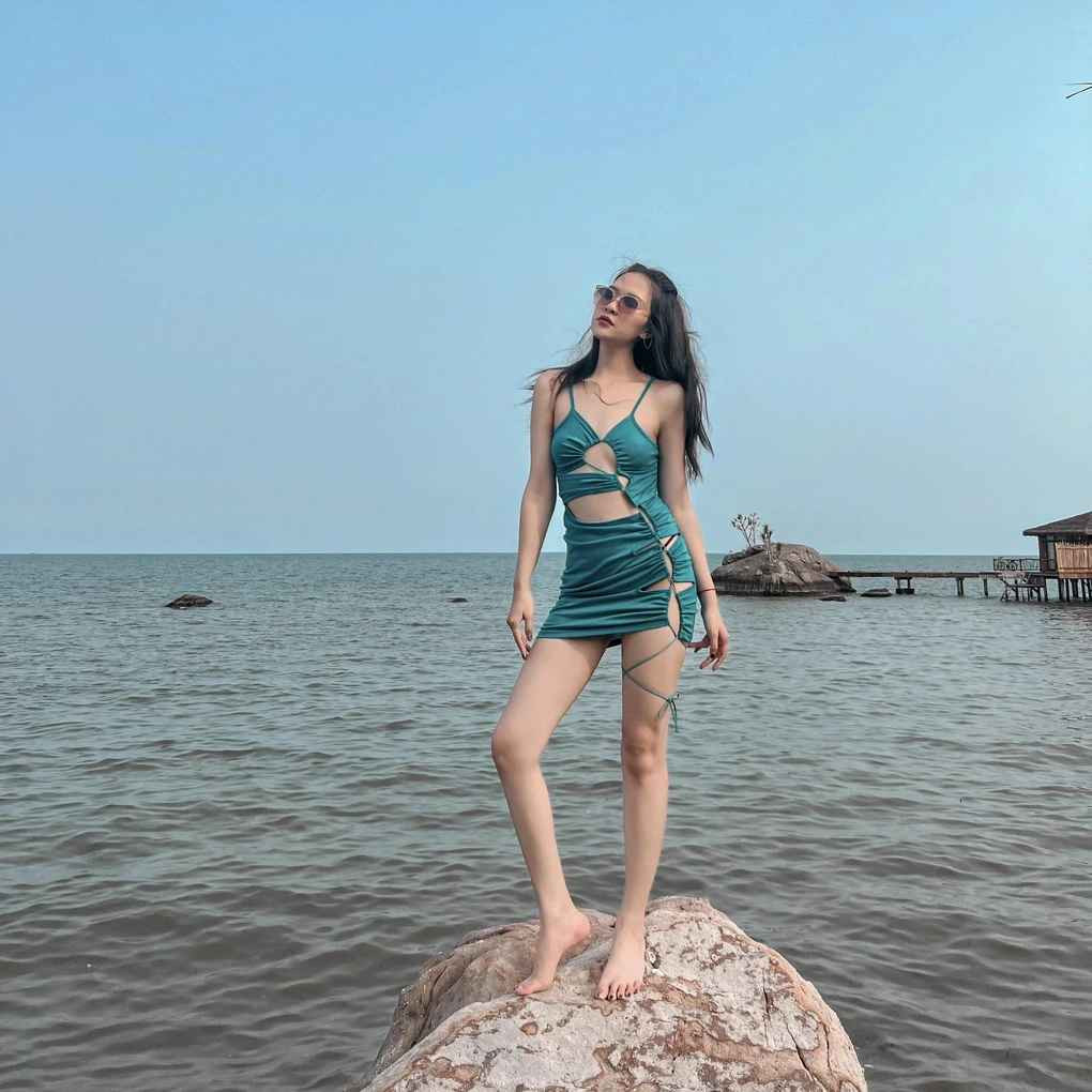 Ngoài đời, Hồ Quyên ưu tiên những bộ đồ đơn giản, trẻ trung và dễ dàng hoạt động.