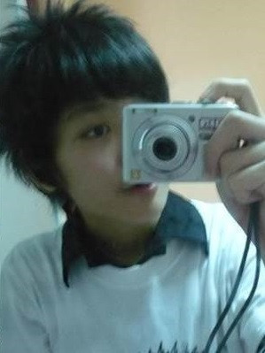 Hot boy Ken Kul gây ấn tượng bằng khuôn mặt sáng sủa, nước da trắng cùng lúm má đồng tiền thu hút.