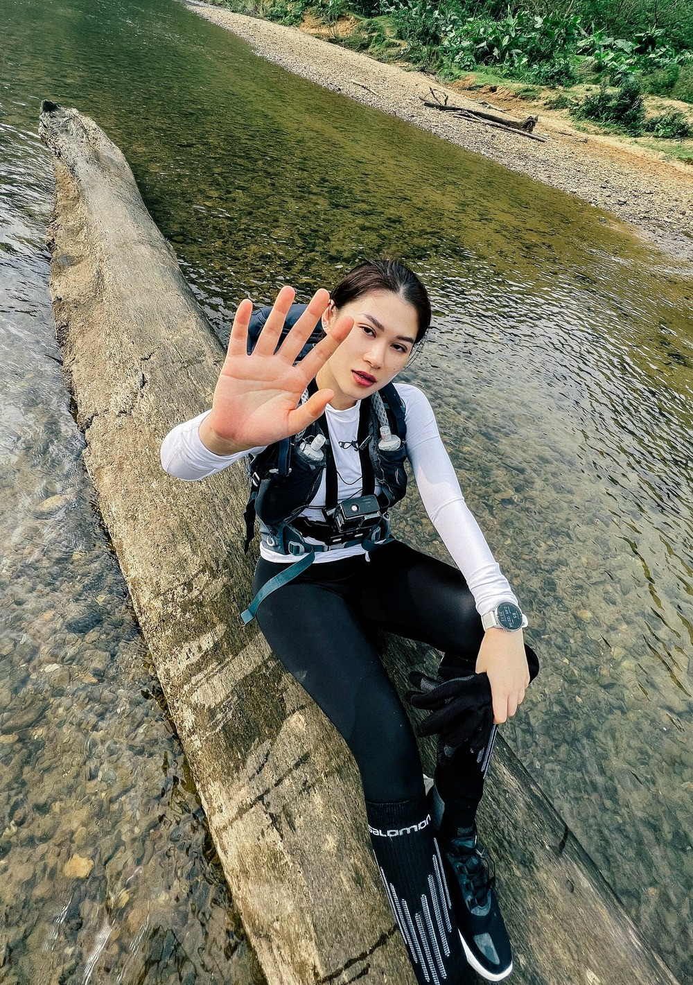 Ái nữ nhà đại gia thủy sản khẳng định mình và stylist đã cân nhắc rất kỹ mỗi khi chọn váy áo để xuất hiện trên thảm đỏ. Những hình ảnh không lung linh được người đẹp lý giải là do góc chụp.