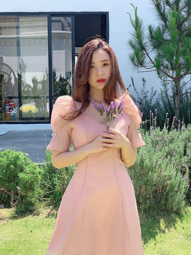 Tuy nhiên, nếu để ý kỹ thì status này được Midu đăng đúng vào ngày... 1/4 hay còn gọi là Cá Tháng 4, ngày mà ai ai cũng có quyền nói dối những lời vô hại và được xí xoá bỏ qua.