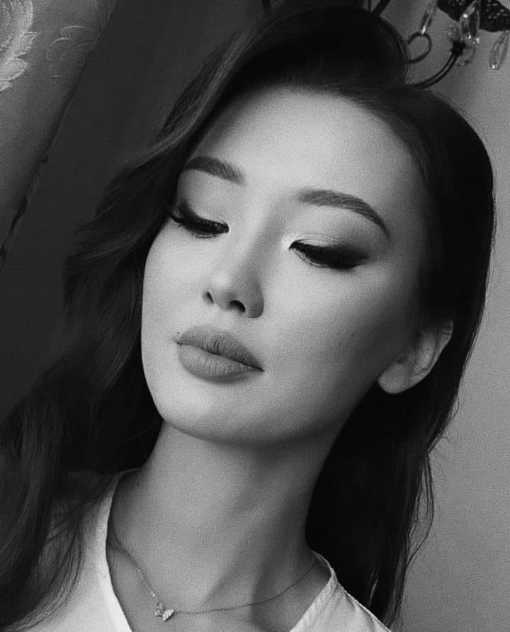 Sabina Altynbekova vẫn tiếp tục sự nghiệp bóng chuyền và bên cạnh đó cô phát triển thương hiệu thời trang của riêng mình.