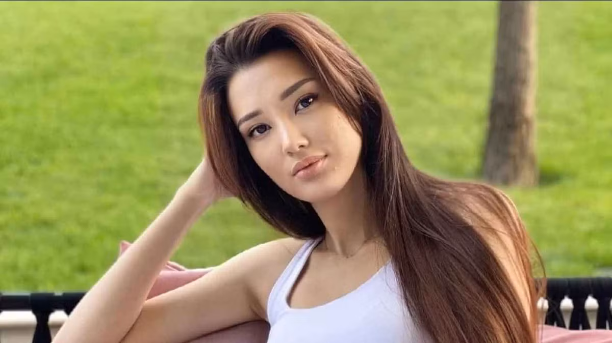 Sabina Altynbekova thường xuyên cập nhập hình ảnh cuộc sống sang chảnh trên trang cá nhân để tiện tương tác với người hâm mộ.