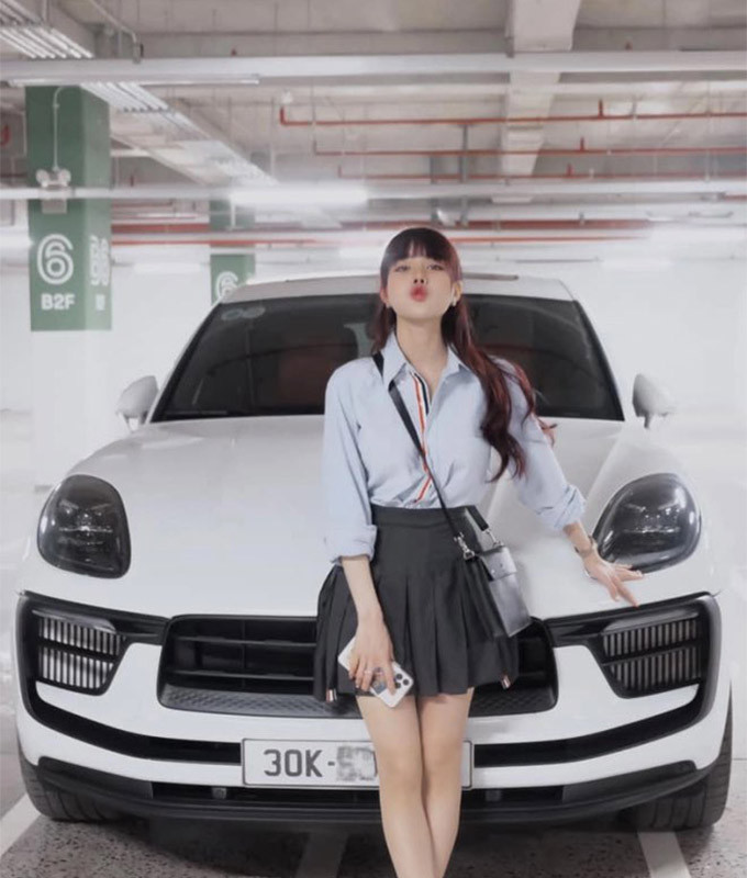 Trên tài khoản Instagram, Bích Hạnh duy nhất không liên quan đến thể thao được Văn Thanh theo dõi. Các bài đăng của Bích Hạnh đều được Văn Thanh vào thả tim. Tết vừa qua, Văn Thanh lộ hình đi chụp ảnh cùng bạn gái tin đồn.