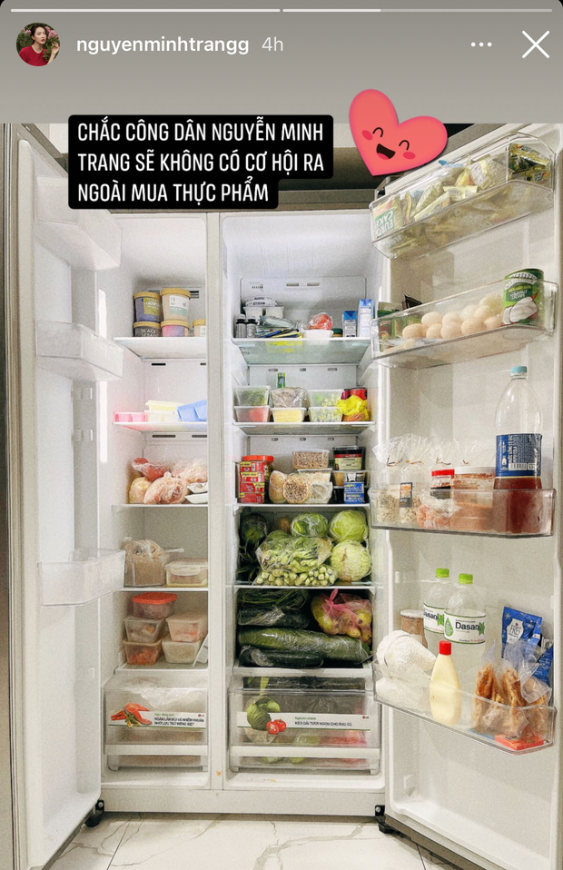 Minh Trang được biết đến là "nàng thơ" quen thuộc trong nhiều MV. Để chuẩn bị cho những ngày giãn cách khi dịch COVID-19 có diễn biến phức tạp, cô nàng hot girl Việt này đã chuẩn bị sẵn tinh thần với chiếc tủ lạnh đầy ắp thực phẩm.
