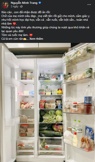 Bên cạnh việc đi siêu thị mua đồ, Minh Trang cũng nhận thêm được sự tiếp tế của các bậc phụ huynh để làm đầy chiếc tủ lạnh, sẵn sàng cho những ngày giãn cách xã hội tiếp theo.