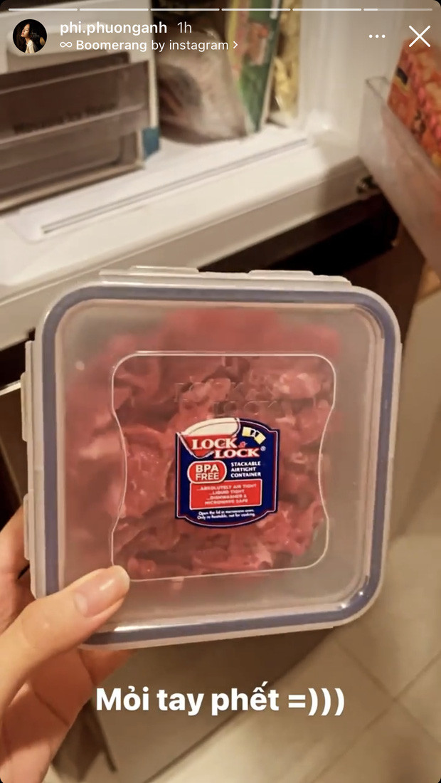 Không show hết cận cảnh chiếc tủ lạnh nhưng Phí Phương Anh cho hay cô nàng đã chuẩn bị mọi thứ khá đầy đủ.